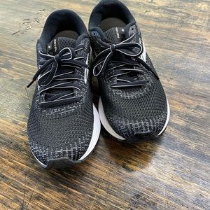 Brooks revel 3 running shoe